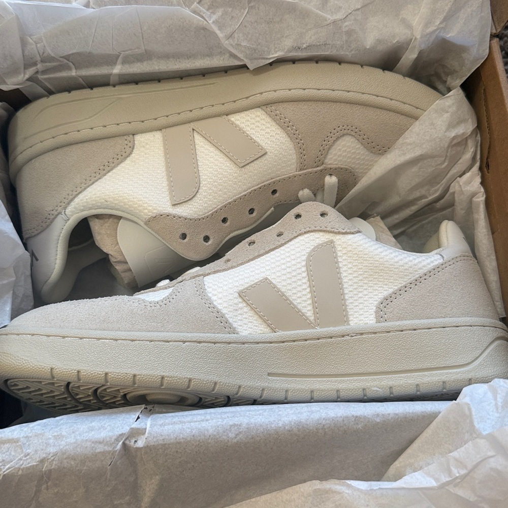 Veja Sneakers Size 9 V10 B Mesh Womens White Natural Pierre Suede New Shoes - Picture 4 of 6